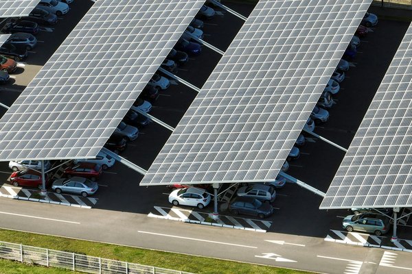 Optez pour un carport solaire photovoltaïque robuste et performant
